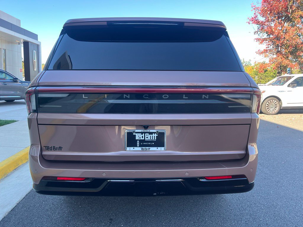 Certified 2025 Lincoln Navigator L Black Label AWD/4WD image 8