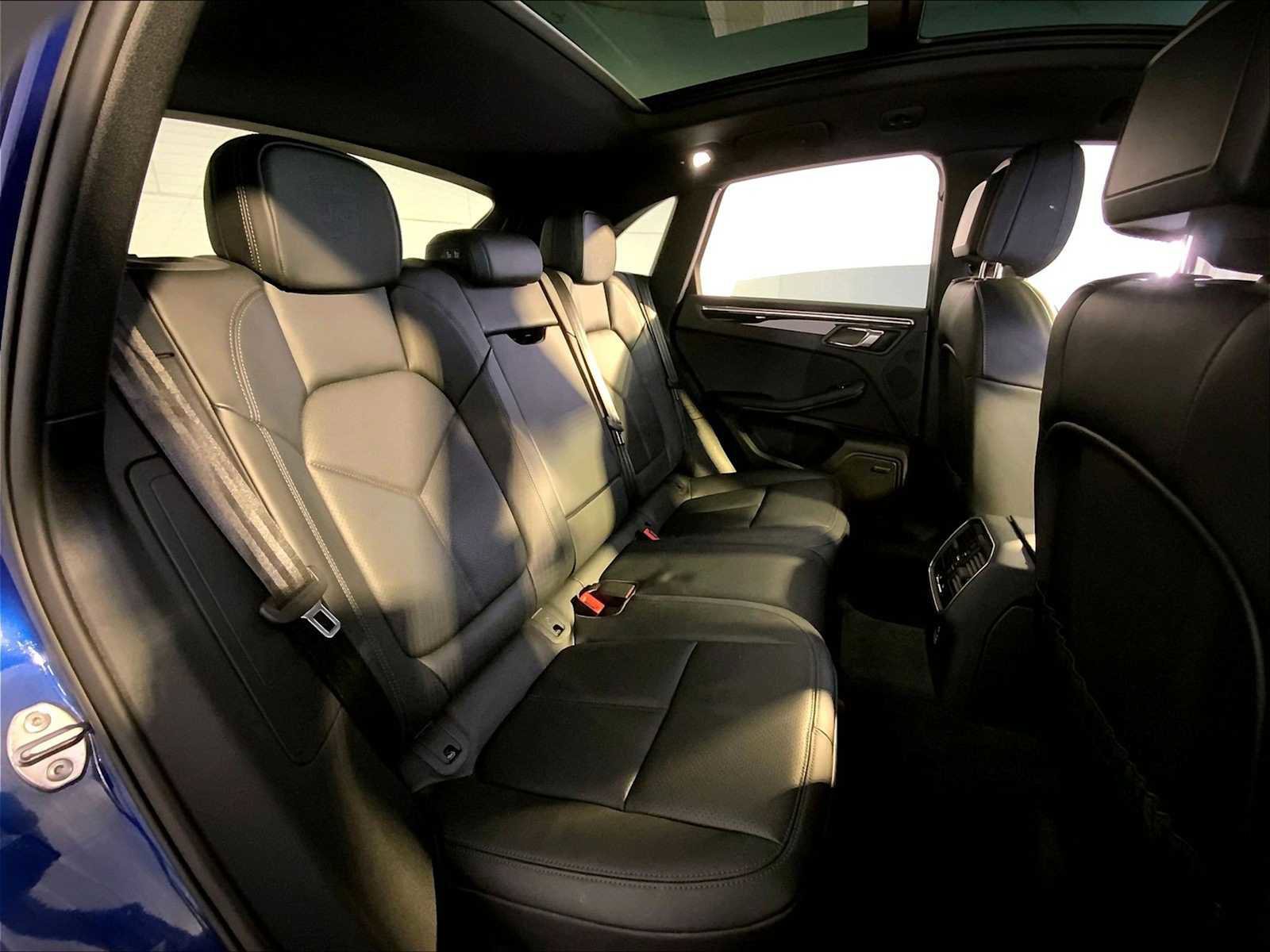 Certified 2025 Porsche Macan image 23