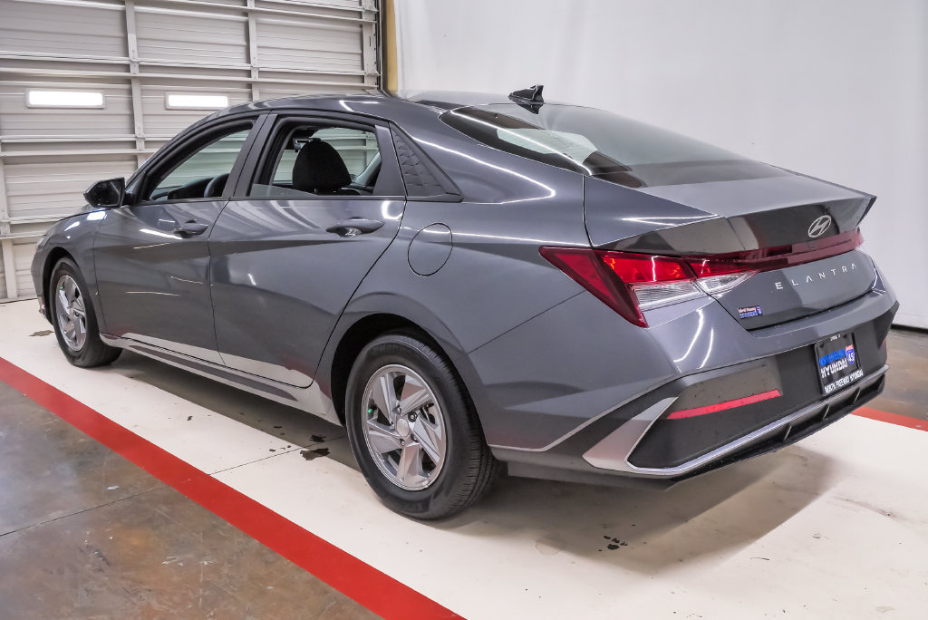 Certified 2026 Hyundai Elantra SE w/ Cargo Package FWD image 8