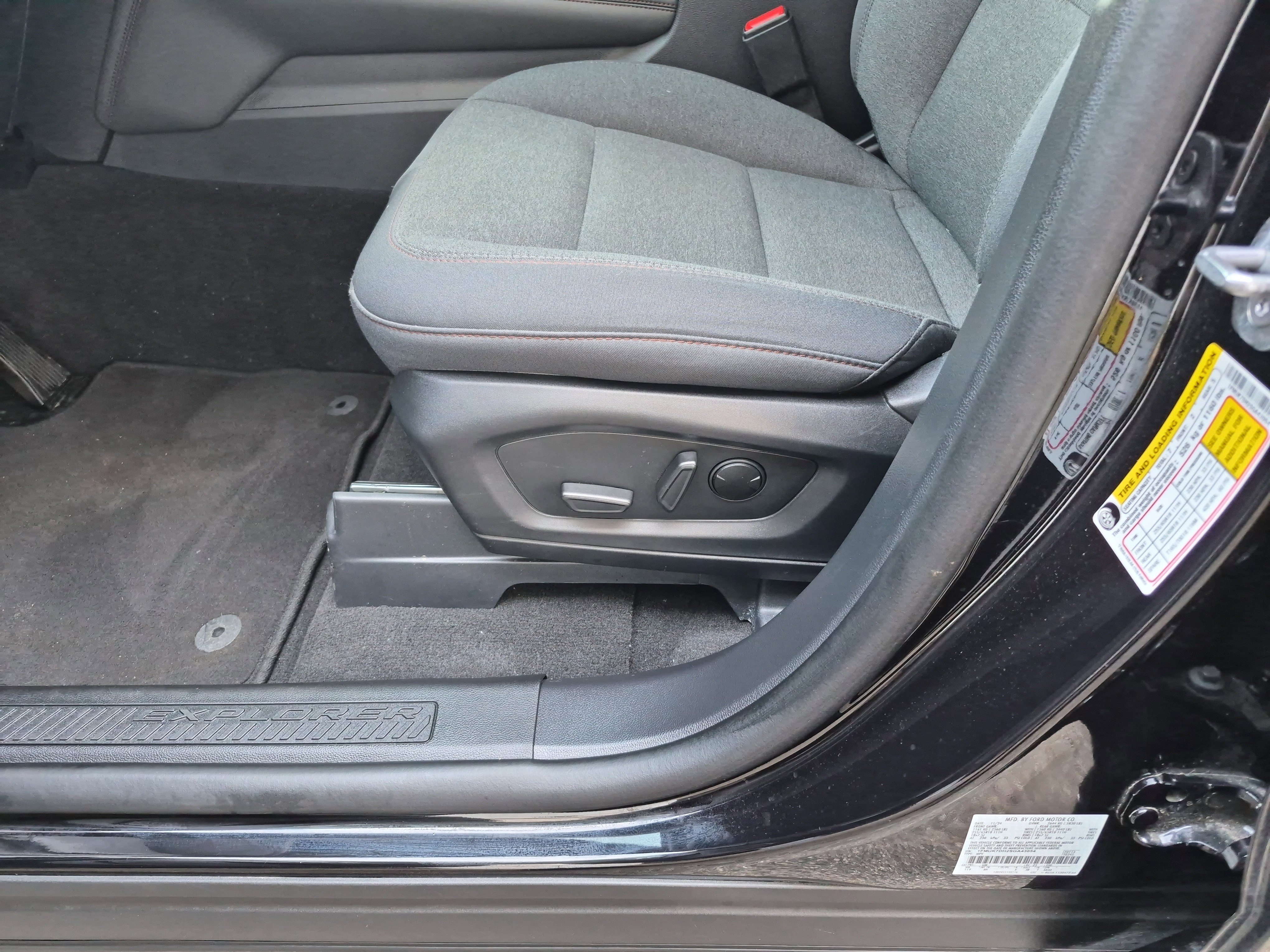 Certified 2025 Ford Explorer Active image 11