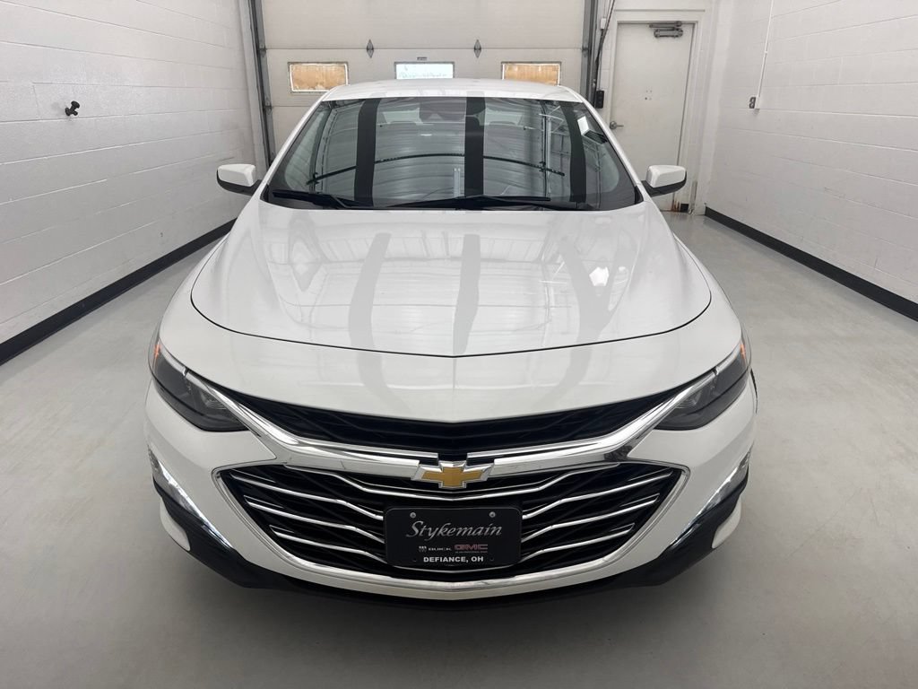Used 2024 Chevrolet Malibu LT FWD image 2