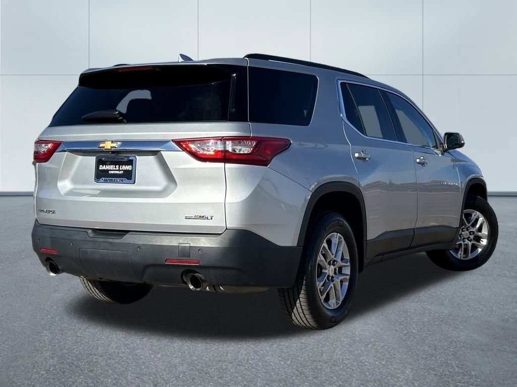 Used 2021 Chevrolet Traverse LT image 2
