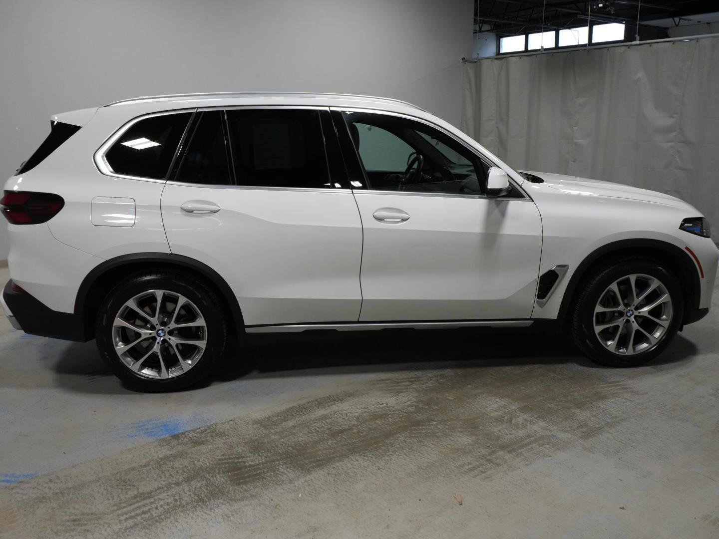 Certified 2024 BMW X5 xDrive40i w/ Premium Package image 24