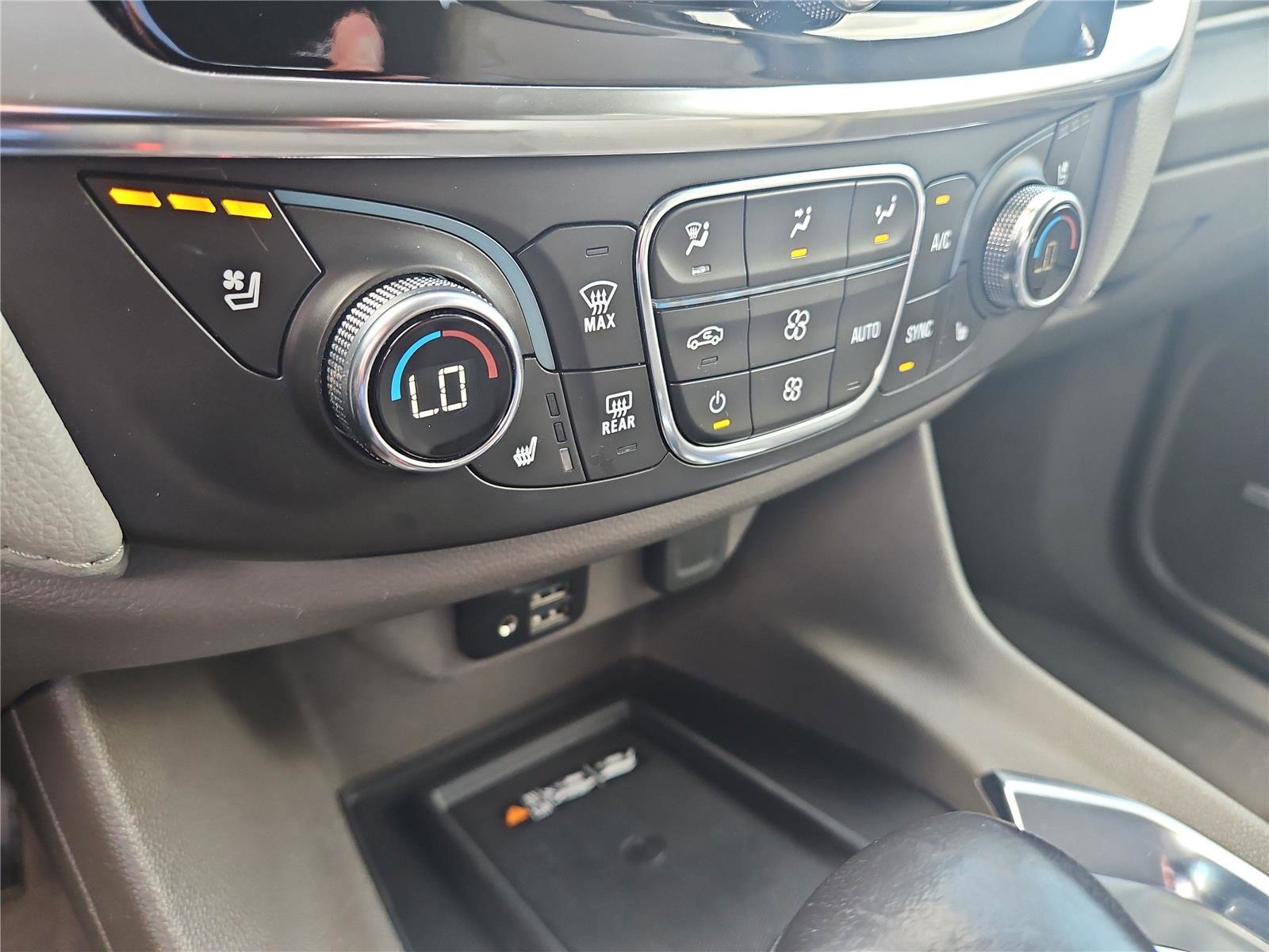 Used 2021 Chevrolet Traverse Premier image 12