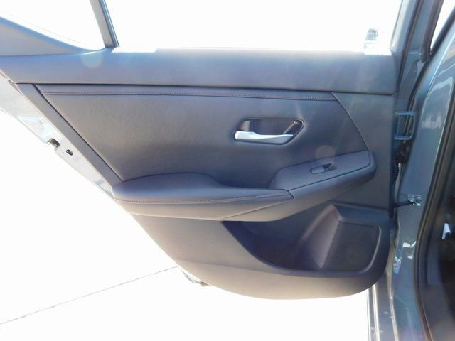 Used 2025 Nissan Sentra SR image 14