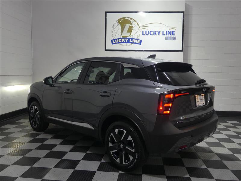 Used 2025 Nissan Kicks SV image 11