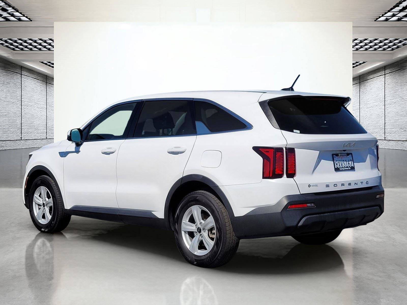 Used 2022 Kia Sorento LX image 8