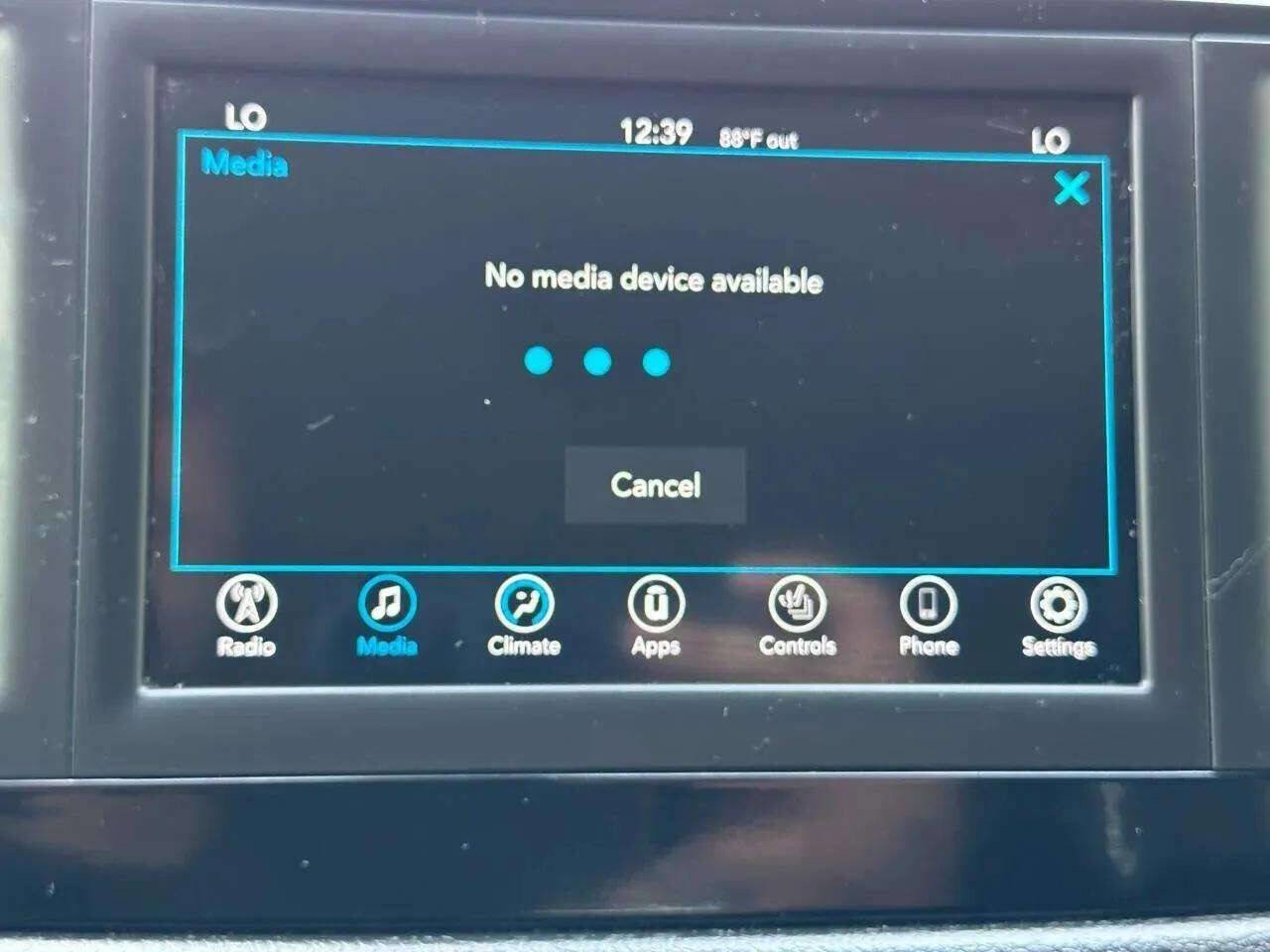 Used 2018 Chrysler Pacifica Touring-L image 39