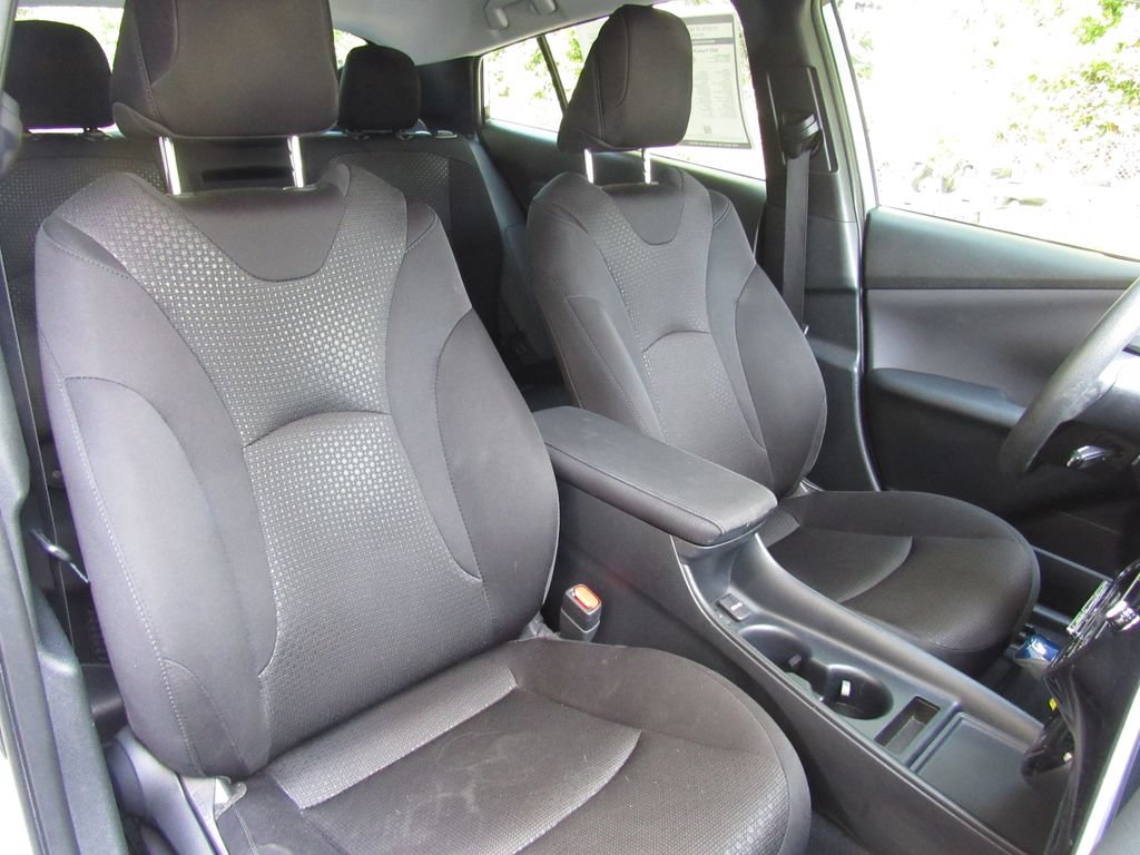 Certified 2022 Toyota Prius LE AWD/4WD image 19