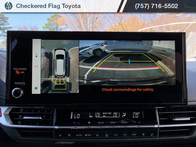 Used 2025 Toyota Sienna Platinum image 17