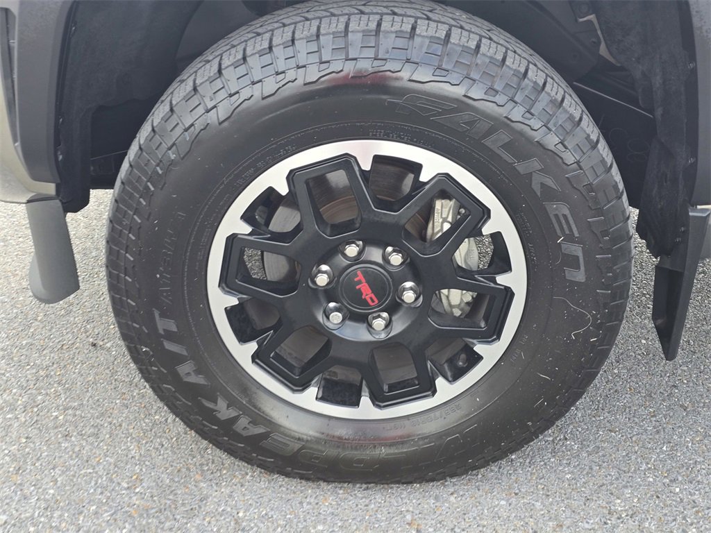 Used 2024 Toyota Tacoma TRD Off-Road image 10