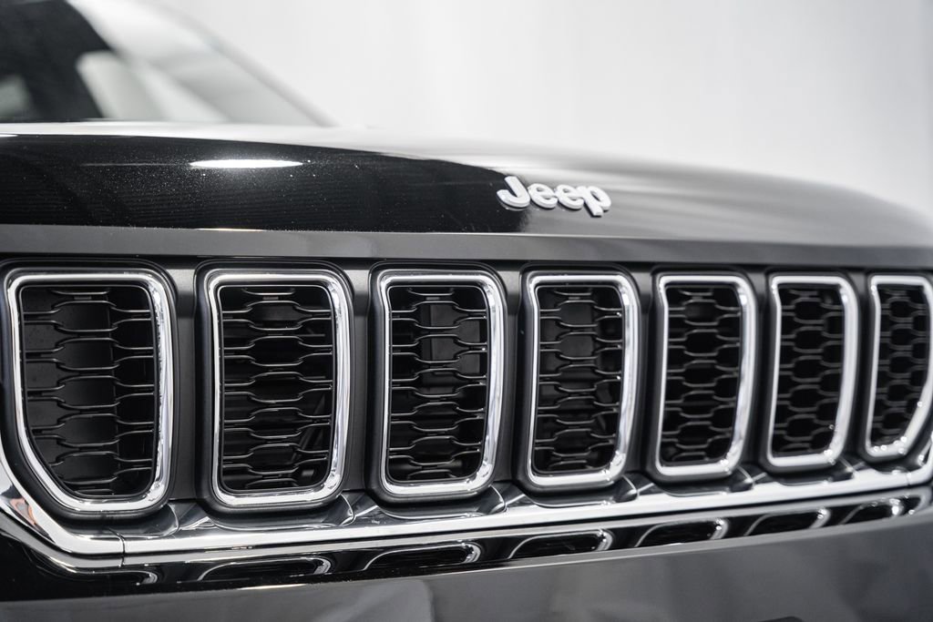 New 2025 Jeep Grand Cherokee Laredo X w/ Luxury Tech Group I image 12