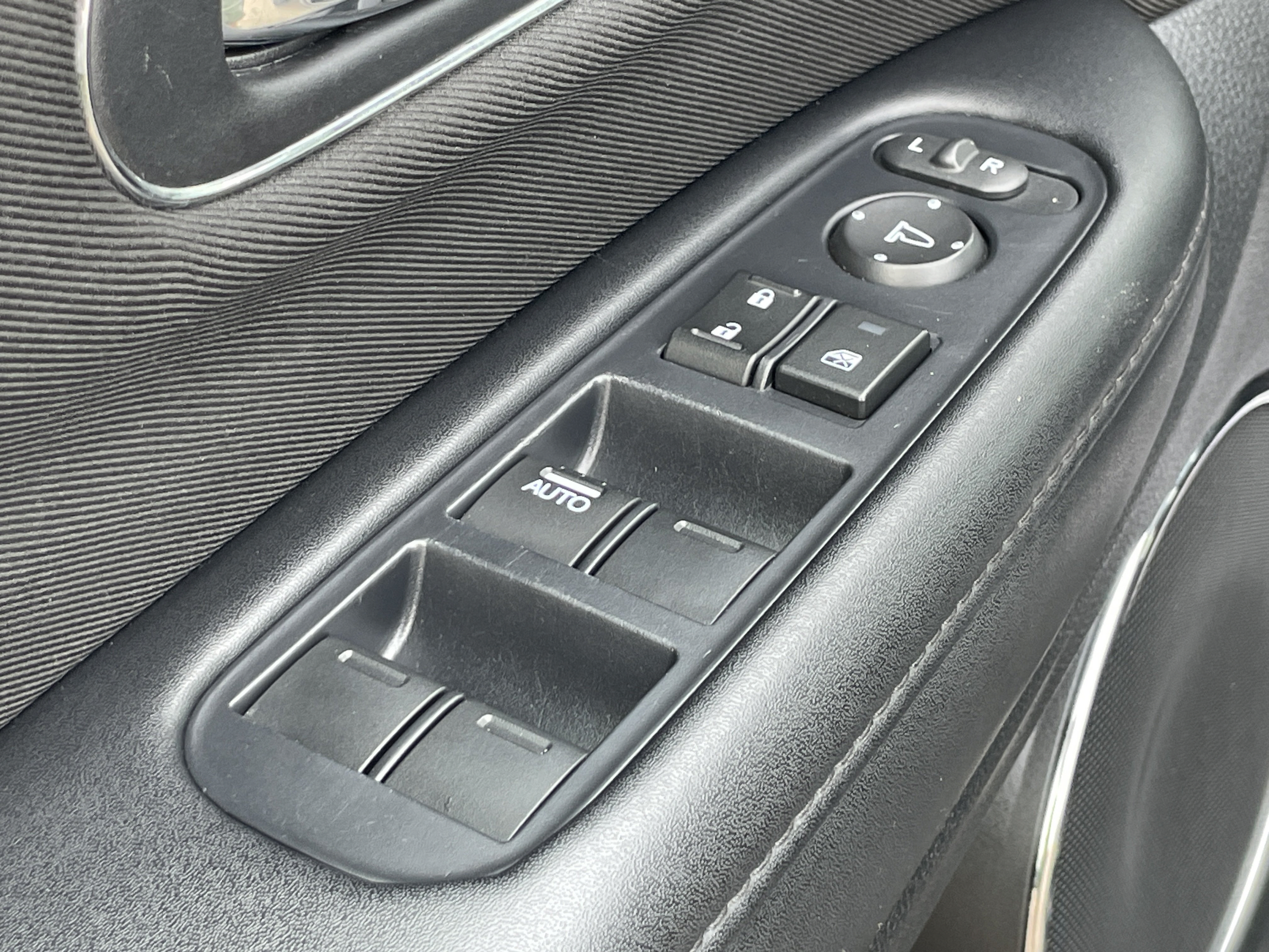 Used 2018 Honda HR-V EX image 13