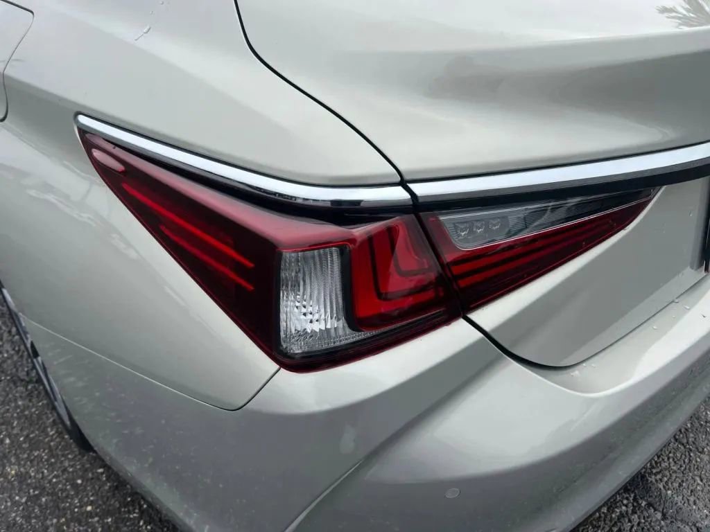 Used 2020 Lexus ES 350 w/ Premium Package image 38