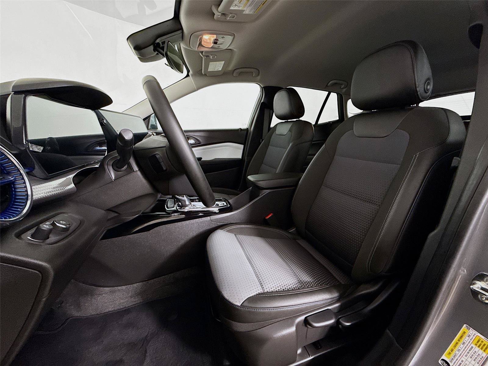 Used 2025 Chevrolet Trax LT w/ Driver Confidence Package FWD image 21