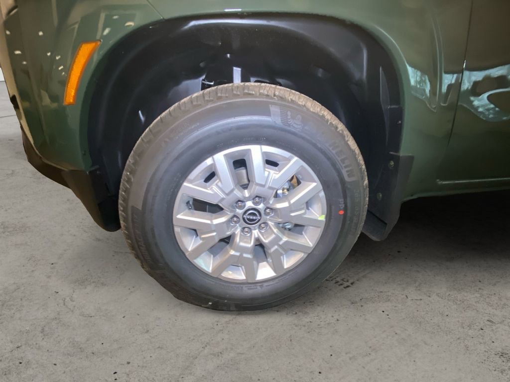 Used 2024 Nissan Frontier SV image 14