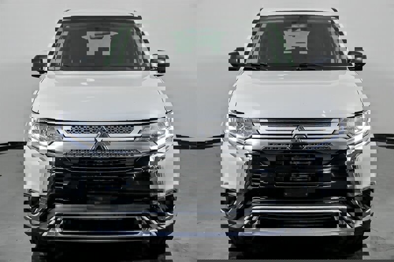 Used 2019 Mitsubishi Outlander ES AWD/4WD image 4