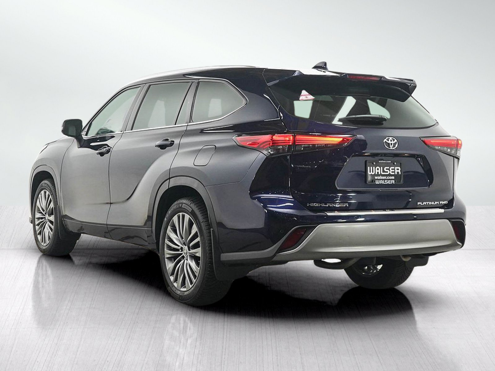 Used 2020 Toyota Highlander Platinum AWD/4WD image 3