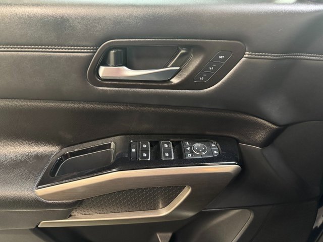 Used 2023 Nissan Pathfinder Platinum w/ Cargo Package image 15