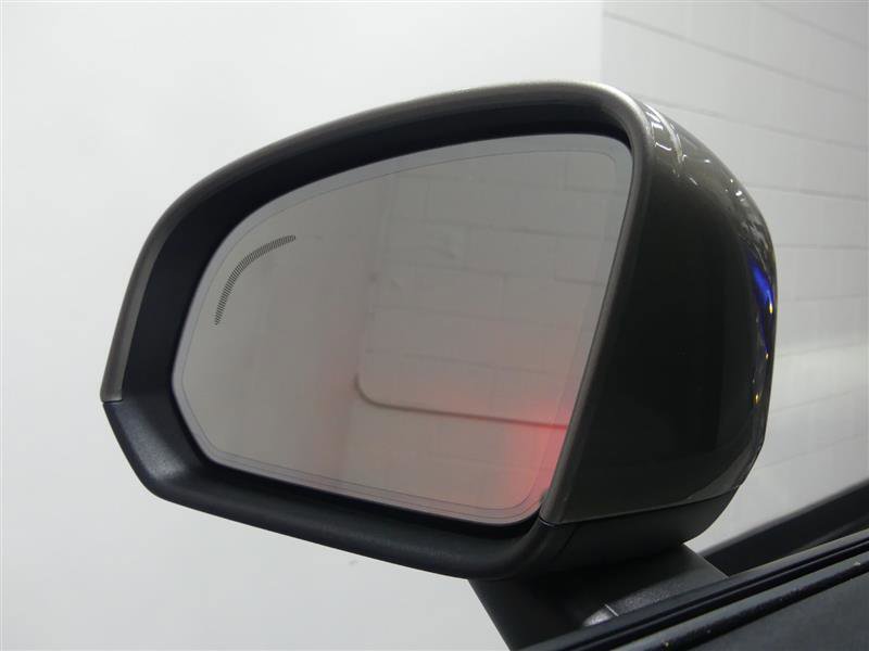 Used 2022 Volvo XC40 T5 Momentum image 16