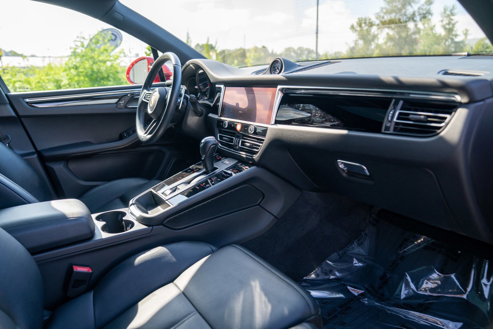 Certified 2023 Porsche Macan AWD/4WD image 26