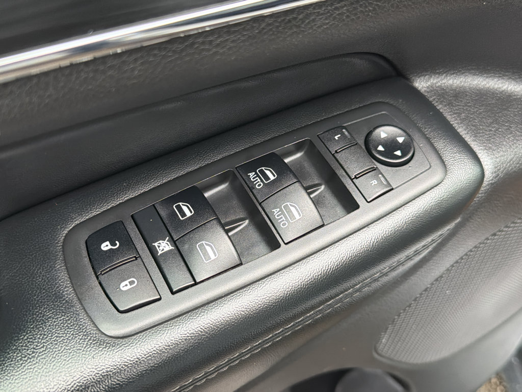 Used 2019 Jeep Grand Cherokee Limited AWD/4WD image 12