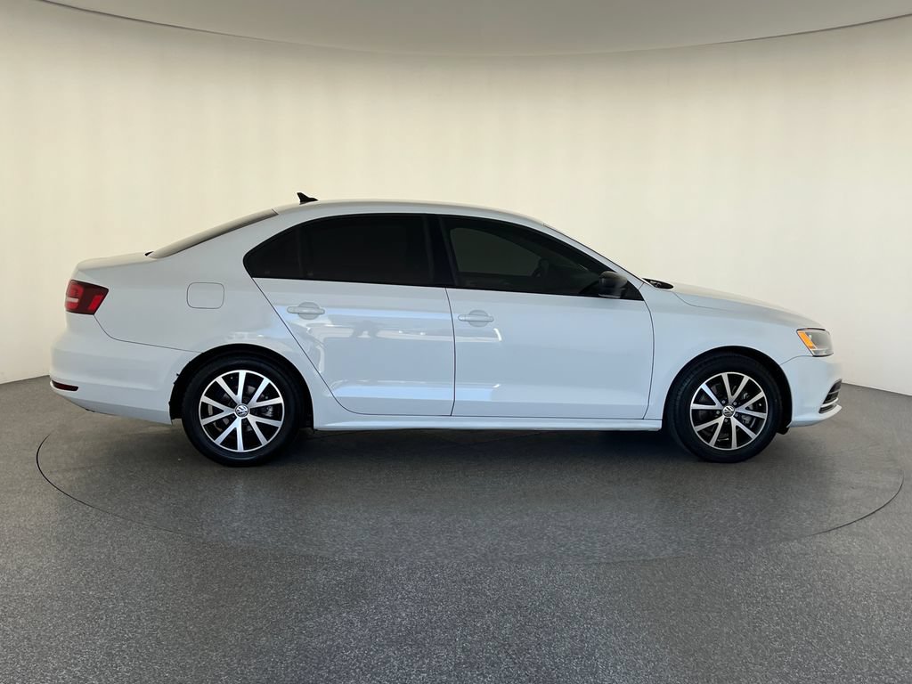 Used 2016 Volkswagen Jetta SE FWD image 2