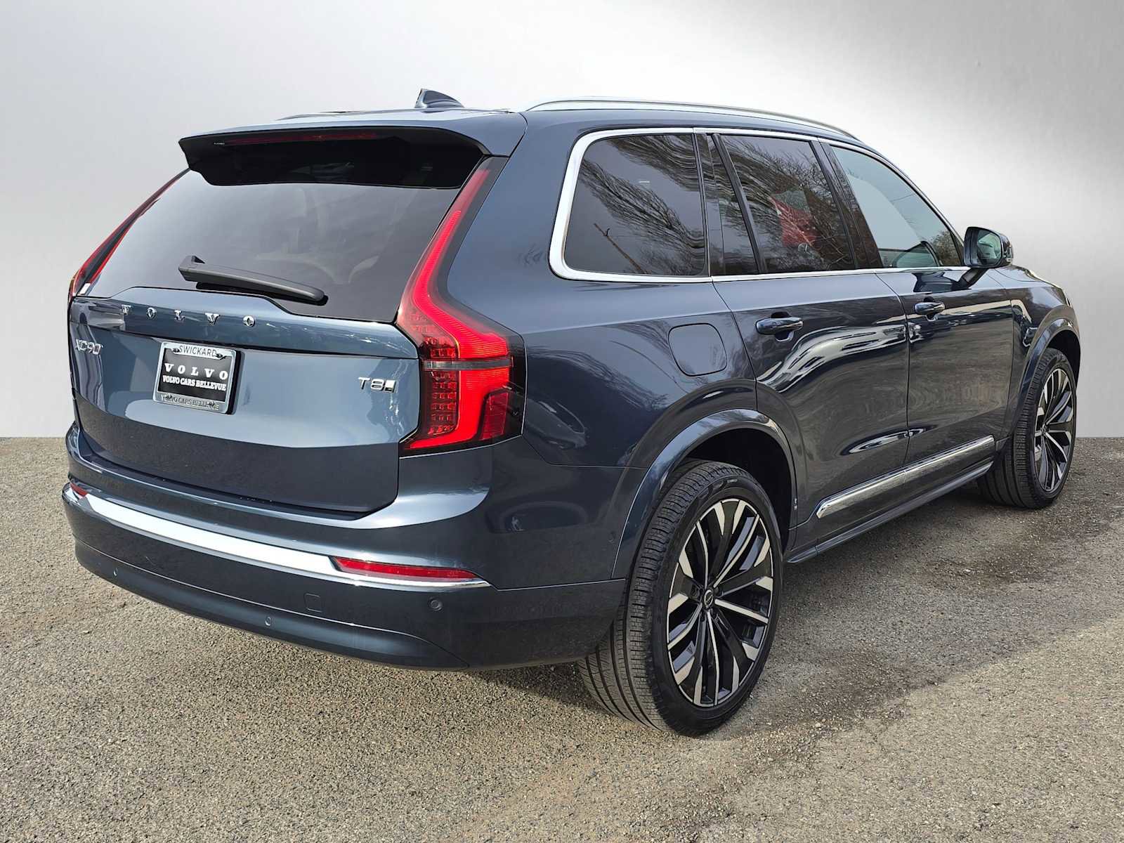 Certified 2025 Volvo XC90 T8 Ultra image 3