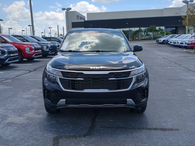 Used 2024 Kia Seltos LX AWD/4WD image 3