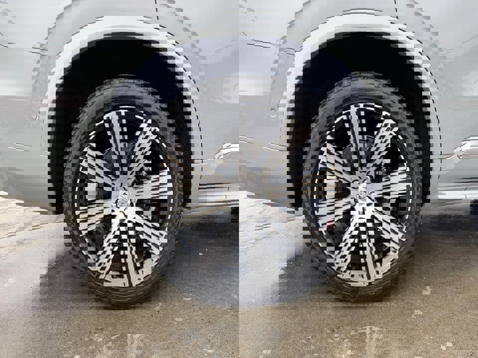 Certified 2024 Volvo XC90 T8 Plus w/ Protection Package Premier image 23