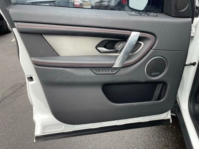 Used 2023 Land Rover Discovery Sport SE R-Dynamic image 17