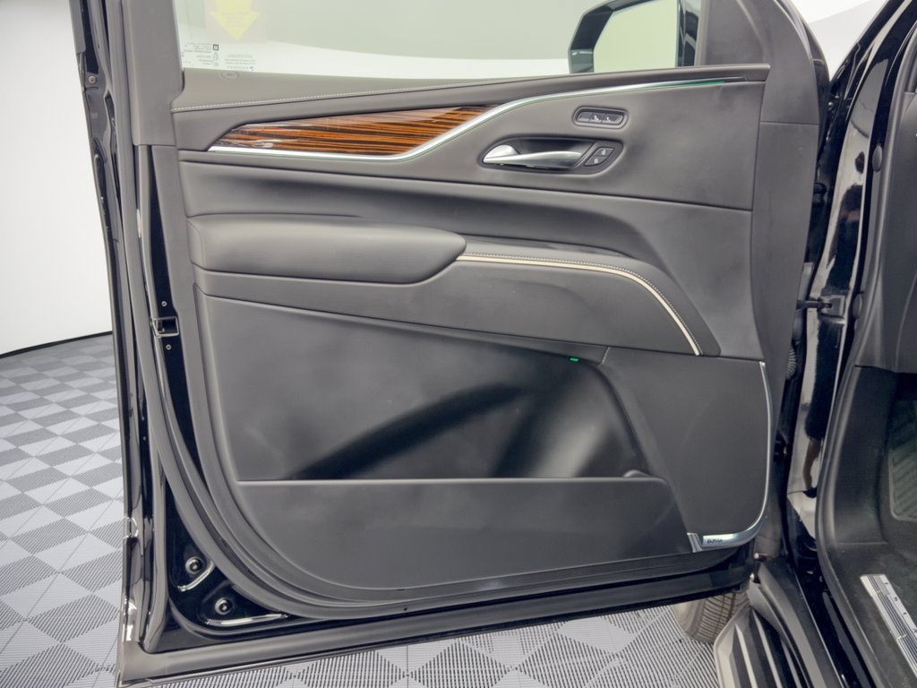 Used 2022 Cadillac Escalade Luxury AWD/4WD image 14