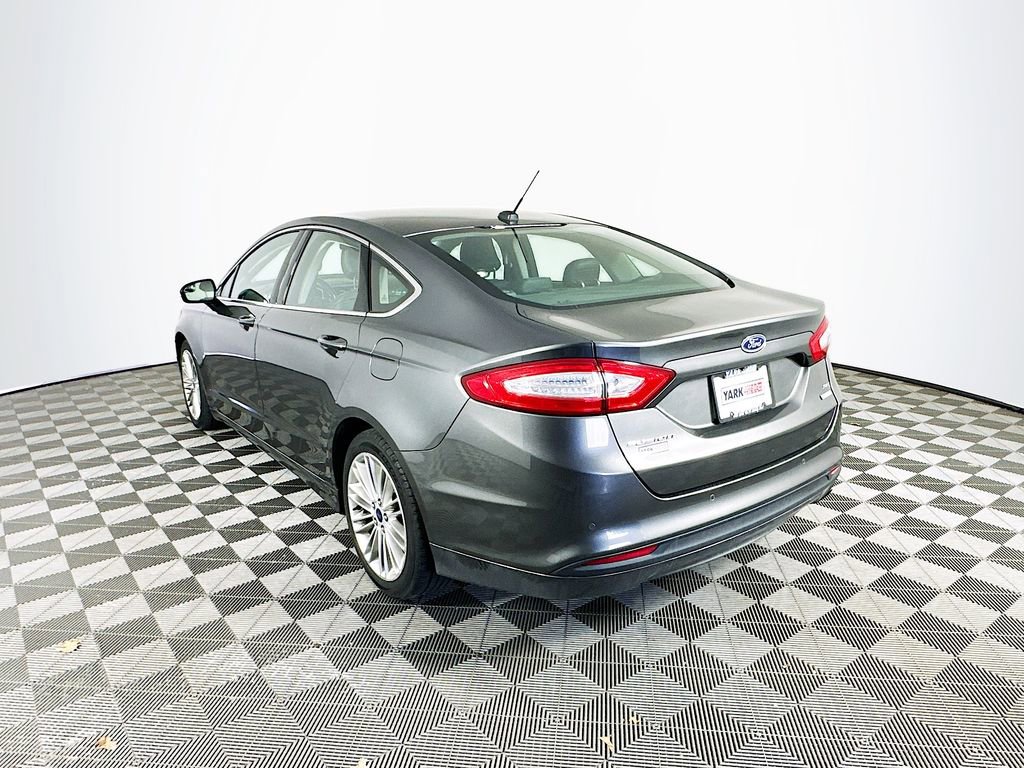 Used 2016 Ford Fusion SE w/ Equipment Group 202A image 6