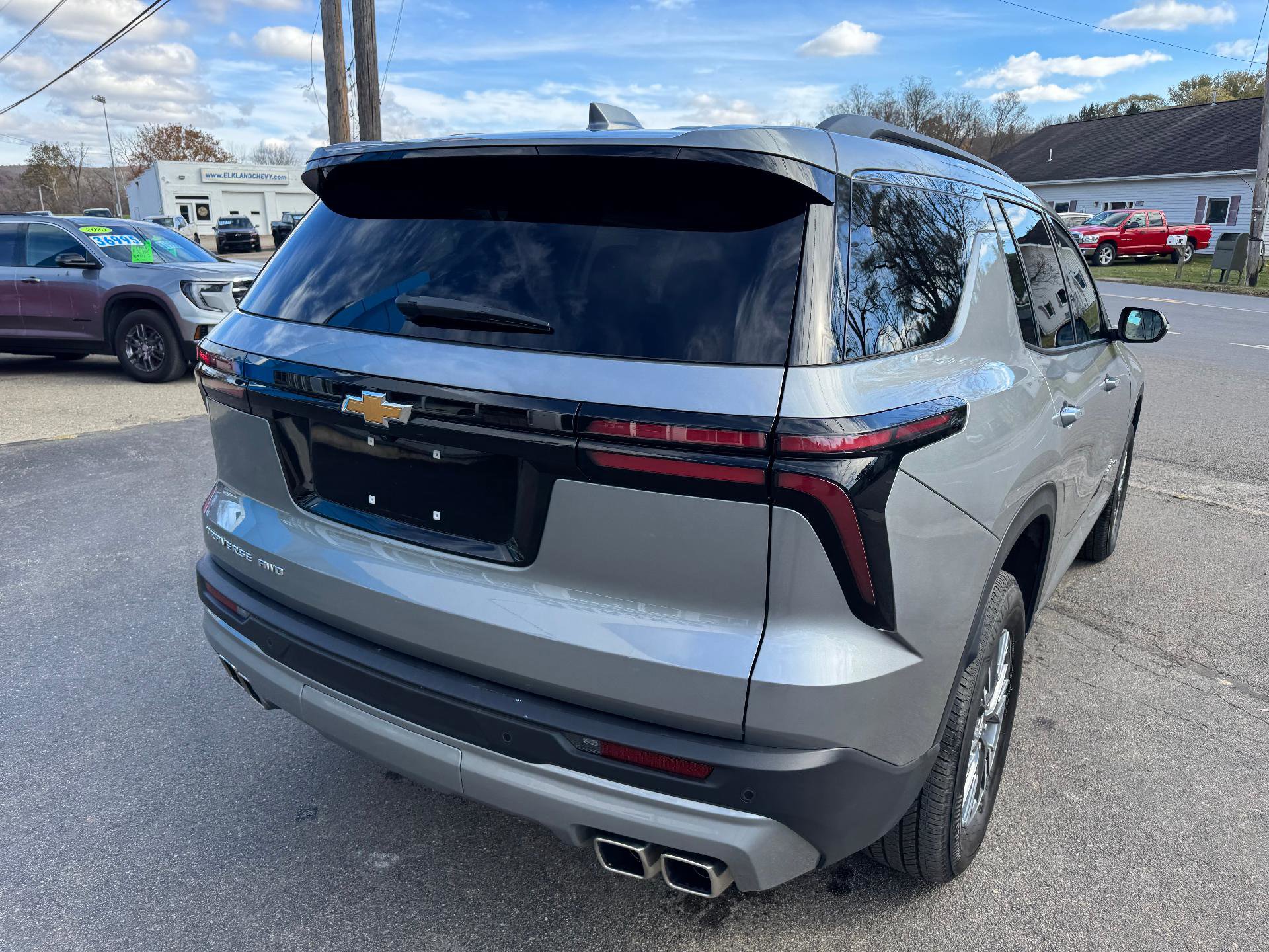 Used 2025 Chevrolet Traverse LT image 7