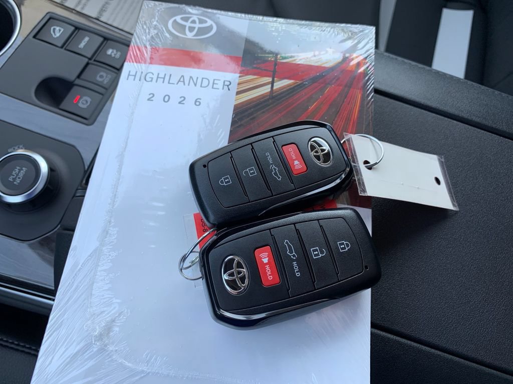 Used 2026 Toyota Highlander Limited AWD/4WD image 9
