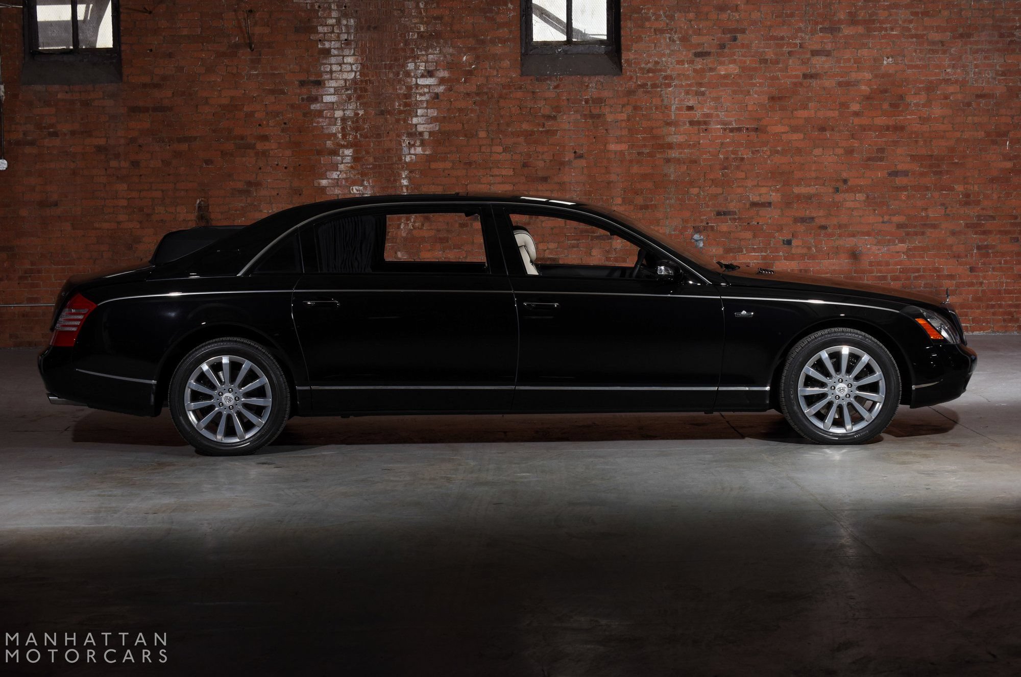 Used 2009 Maybach 62 S RWD image 6
