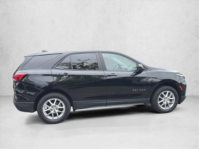 Used 2023 Chevrolet Equinox LS w/ LS Convenience Package AWD/4WD image 4