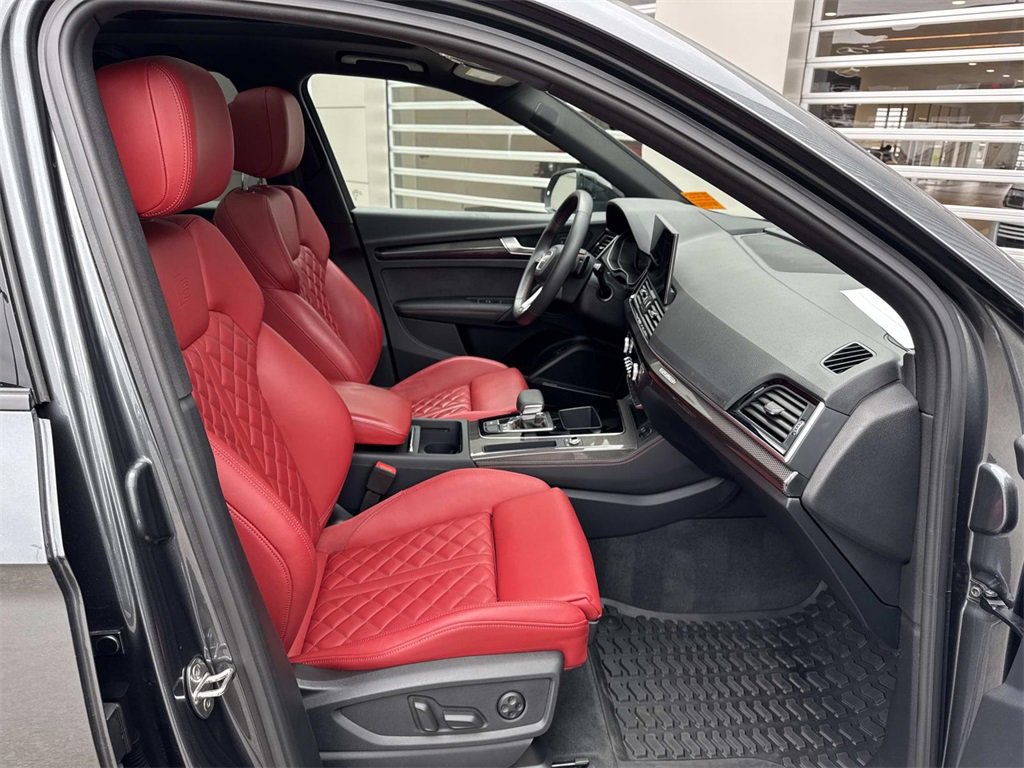 Used 2024 Audi SQ5 Prestige image 9