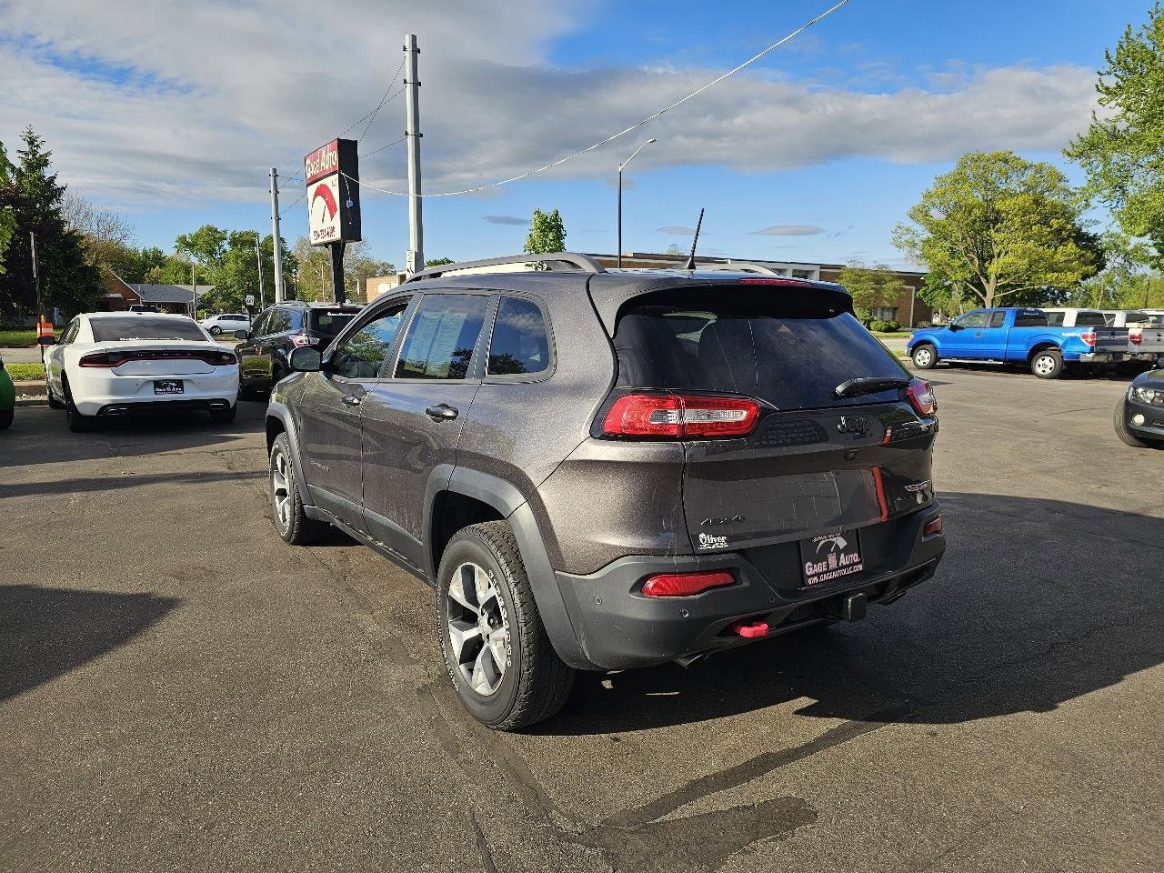 Used 2018 Jeep Cherokee Trailhawk AWD/4WD image 8