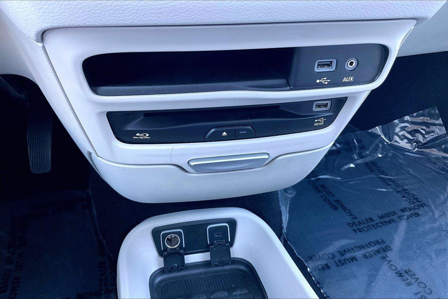 Used 2017 Chrysler Pacifica Touring-L Plus w/ Tire & Wheel Group FWD image 29
