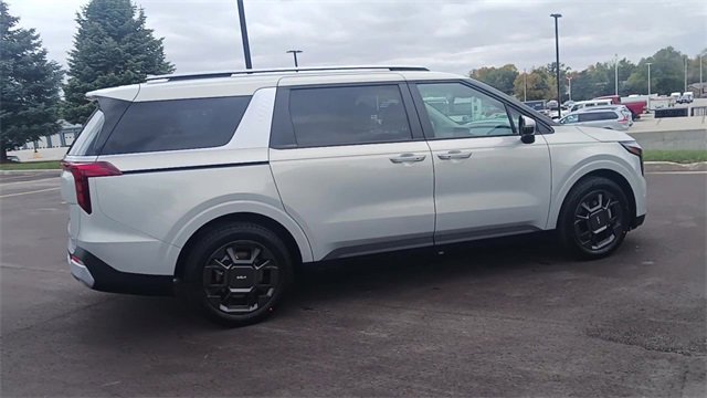 New 2026 Kia Carnival EX image 3