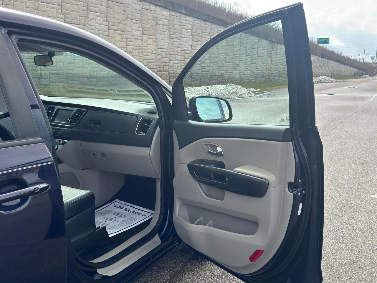 Used 2020 Kia Sedona EX image 32