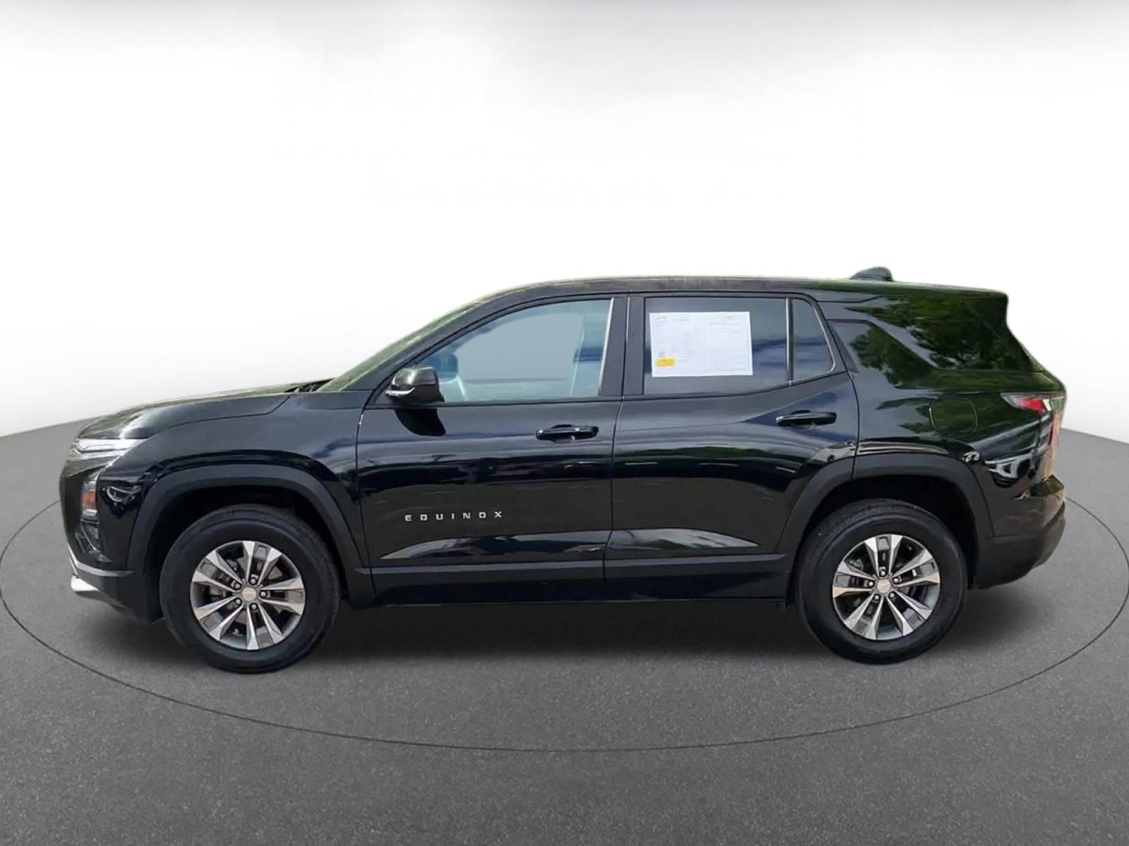 Used 2025 Chevrolet Equinox LT FWD image 9