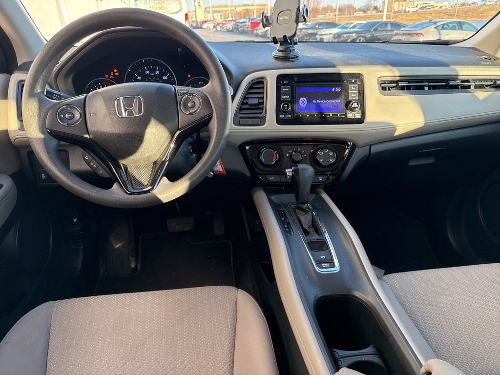 Used 2017 Honda HR-V LX image 4