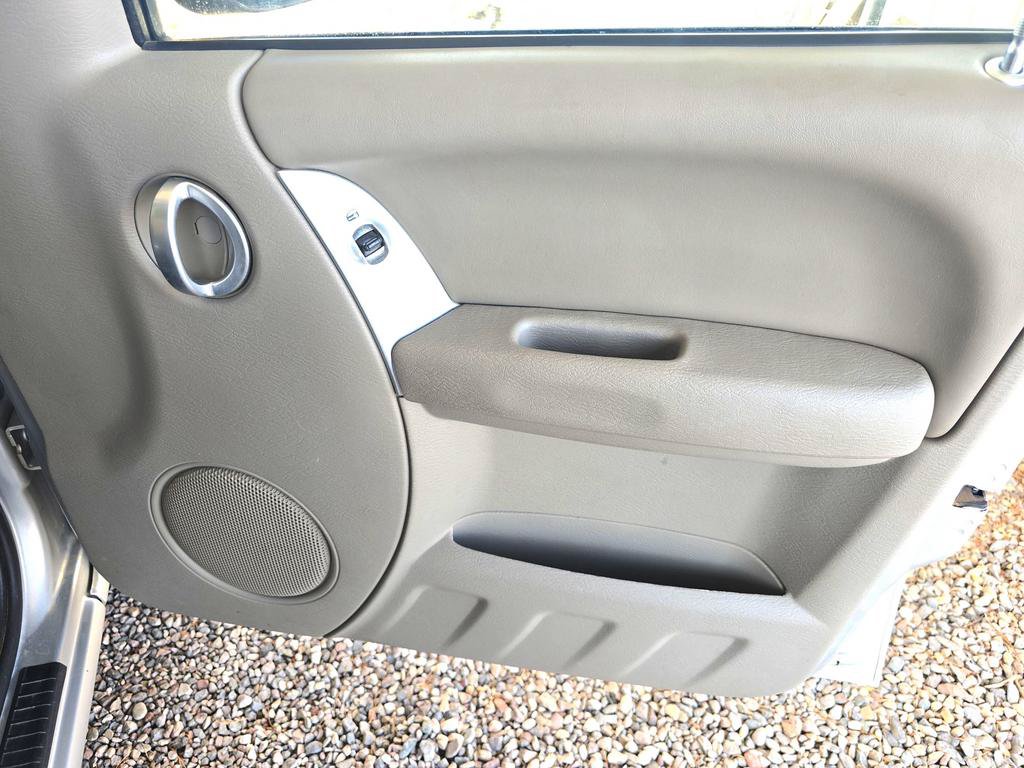 Used 2003 Jeep Liberty Limited AWD/4WD image 24