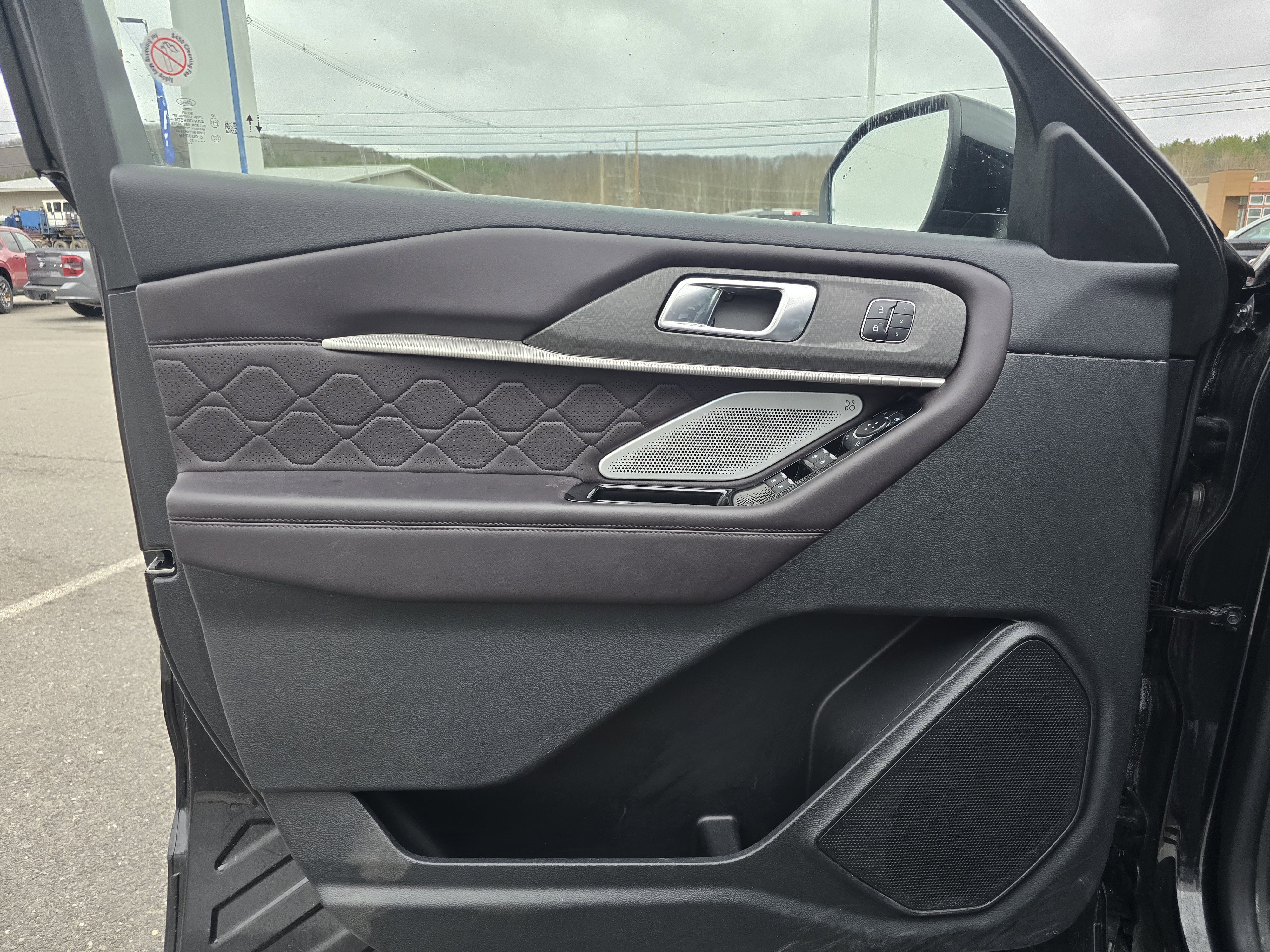 Certified 2025 Ford Explorer Platinum w/ LUX Leather Package image 15