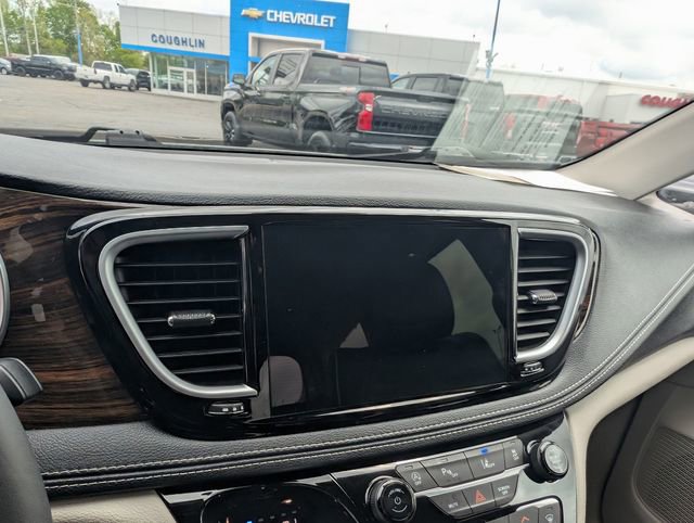 Used 2023 Chrysler Pacifica Limited FWD image 18