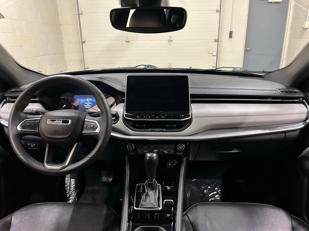 Used 2023 Jeep Compass Limited image 18
