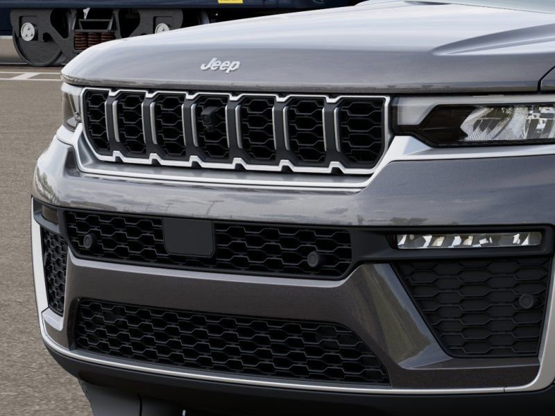 New 2026 Jeep Grand Cherokee Limited w/ Luxury Tech Group II AWD/4WD image 11