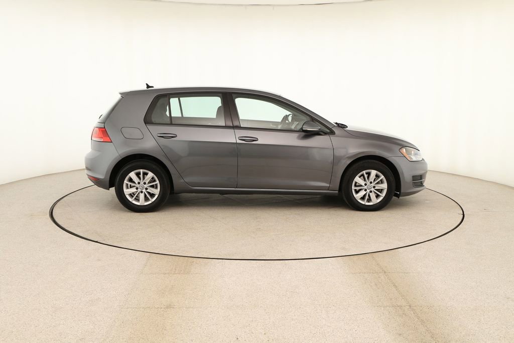 Used 2017 Volkswagen Golf S image 8